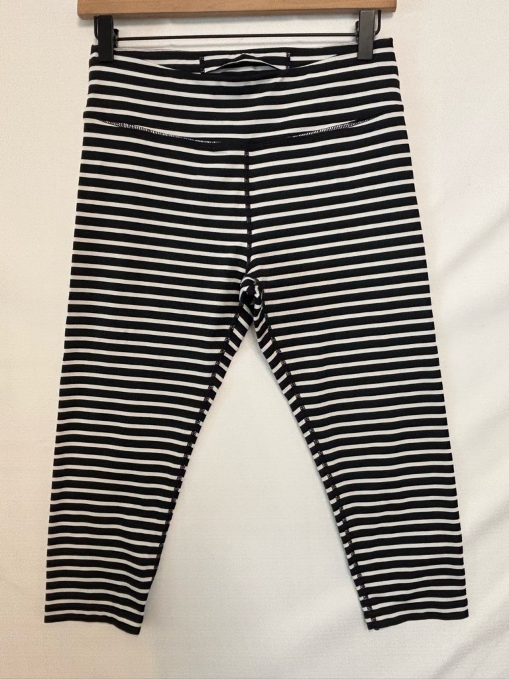TOMMY HILFIGER Black and White Striped Cropped Leggings Size Medium